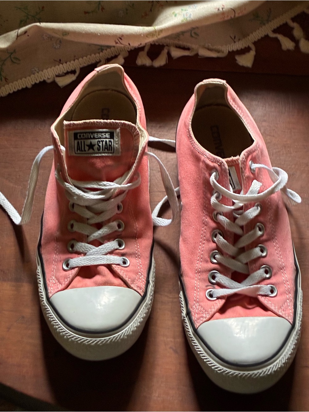 Converse All Star Coral Low-Top Canvas Sneakers  unisex             M 10    W 12